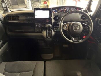 N-BOXカスタム Ｌ 純正ナビ・TV・Bカメラ　4WD