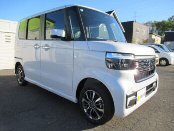 N-BOXカスタム 未使用車 4WD