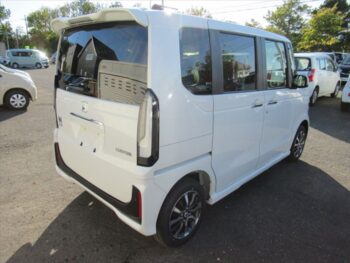 N-BOXカスタム 未使用車 4WD