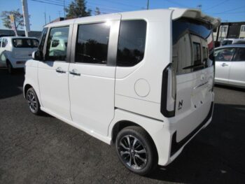 N-BOXカスタム 未使用車 4WD