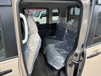 デリカミニ Gプレミアム 現行型 未使用車 4WD