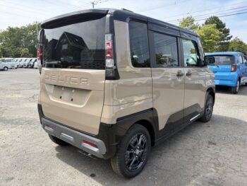 デリカミニ Gプレミアム 現行型 未使用車 4WD