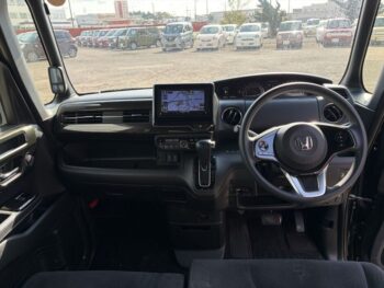 N-BOXカスタム Ｇ・Ｌ ナビTV・バックカメラ 4WD