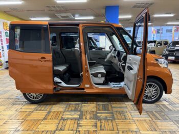 デイズルークス Ｘ　純正ナビ　ＴＶ　アラウンドビューモニター　後期型 4WD