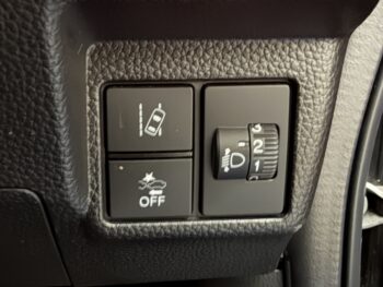 N-BOXカスタム L　純正ナビ・TV・バックカメラ　後期型　4WD