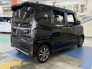 N-BOXカスタム L　純正ナビ・TV・バックカメラ　後期型　4WD