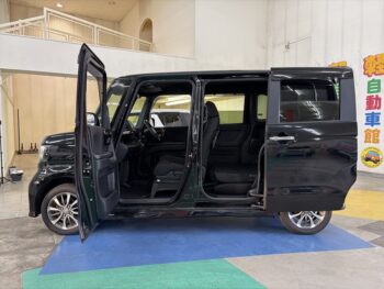 N-BOXカスタム L　純正ナビ・TV・バックカメラ　後期型　4WD