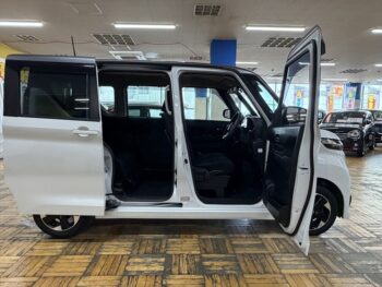 ルークス ハイウェイスターＸ　純正９インチナビ　ＴＶ　アラウンドビューモニター 4WD