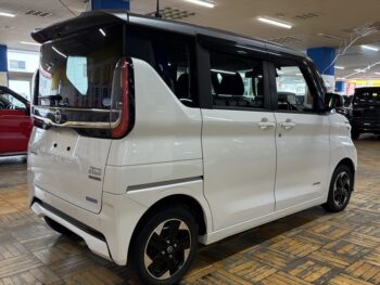 ルークス ハイウェイスターＸ　純正９インチナビ　ＴＶ　アラウンドビューモニター 4WD