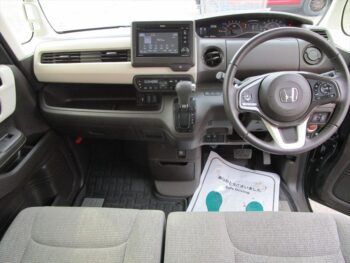 N-BOX Ｌ　ターボ　純正ナビ・ＴＶ・バックカメラ　後期型 4WD