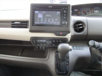 N-BOX Ｌ　ターボ　純正ナビ・ＴＶ・バックカメラ　後期型 4WD