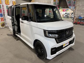 N-BOXカスタム L　ターボ　スタイルプラス　ブラック　ナビTV　バックカメラ　後期型　4WD