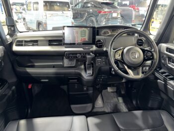 N-BOXカスタム L　ターボ　スタイルプラス　ブラック　ナビTV　バックカメラ　後期型　4WD