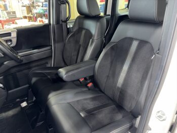 N-BOXカスタム L　ターボ　スタイルプラス　ブラック　ナビTV　バックカメラ　後期型　4WD
