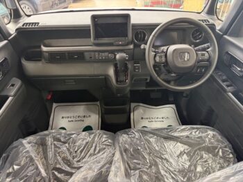 N-BOXカスタム ブラックスタイル　４WD