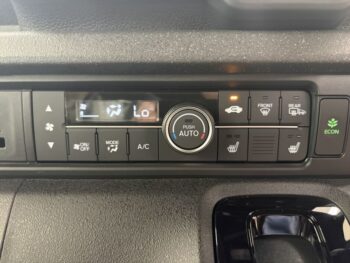 N-BOXカスタム ブラックスタイル　４WD