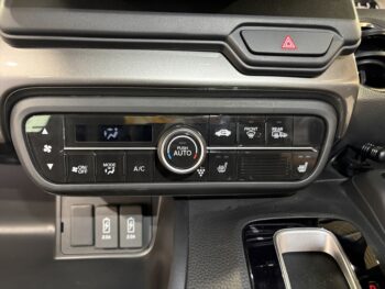 N-BOXカスタム L　ターボ　スタイルプラス　ブラック　ナビTV　バックカメラ　後期型　4WD