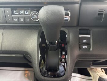 N-BOXカスタム ブラックスタイル　４WD