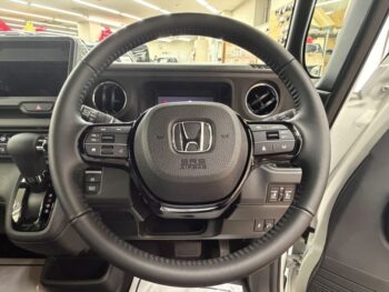 N-BOXカスタム ブラックスタイル　４WD