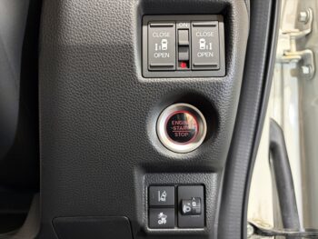 N-BOXカスタム L　ターボ　スタイルプラス　ブラック　ナビTV　バックカメラ　後期型　4WD