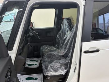 N-BOXカスタム ブラックスタイル　４WD