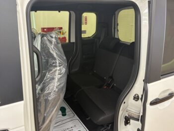 N-BOXカスタム ブラックスタイル　４WD