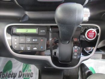 N-BOXカスタム G・Lパッケージ　4WD