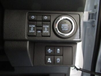 ムーヴキャンバス ストライプスG UPグレードパック 未使用車 4WD