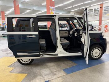 ムーヴキャンバス ストライプスG　ナビ・バックカメラ　4WD