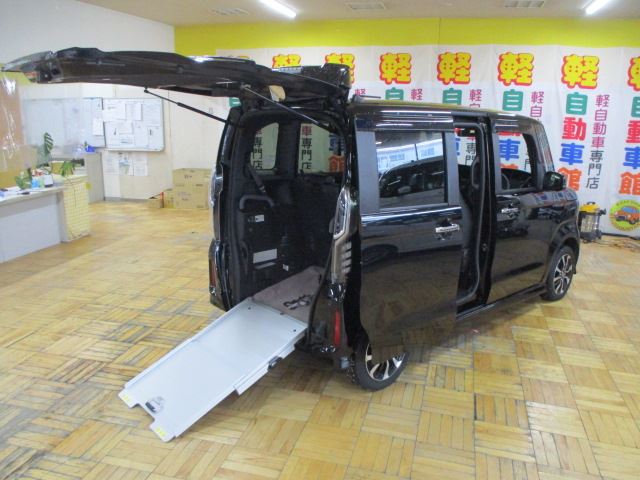 N-BOXカスタム Ｇ・スロープＬホンダセンシング 車いす仕様車 福祉車両 4WD