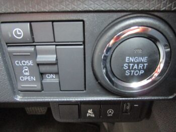 タント Ｘ　ナビ・Ｂモニター　4WD