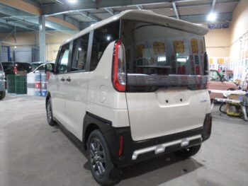 デリカミニ G 未使用車 4WD