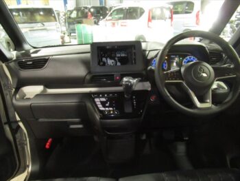 デリカミニ G 未使用車 4WD