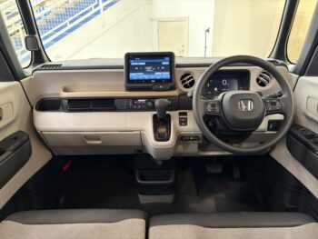 N-BOX ベースグレード　ディスプレイオーディオ・バックカメラ　4WD
