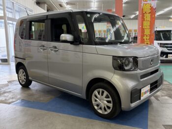 N-BOX ベースグレード　ディスプレイオーディオ・バックカメラ　4WD