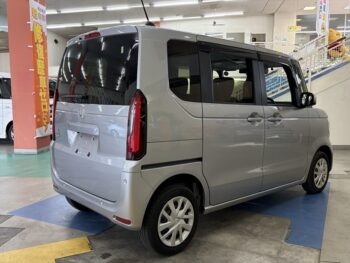 N-BOX ベースグレード　ディスプレイオーディオ・バックカメラ　4WD