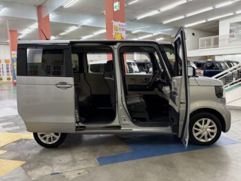 N-BOX ベースグレード　ディスプレイオーディオ・バックカメラ　4WD
