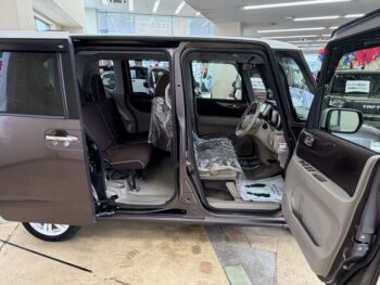 N-BOX+ G　ターボSSパッケージ　ナビ・TV・バックカメラ　４WD