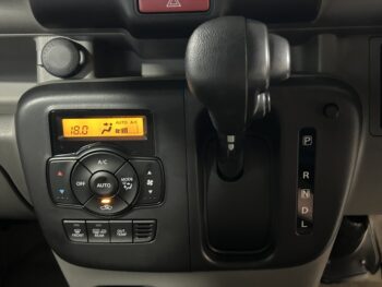 エブリイバン ジョインターボ　後席両側ワンアクションパワースライドドア・フルオートエアコン装着車 4WD