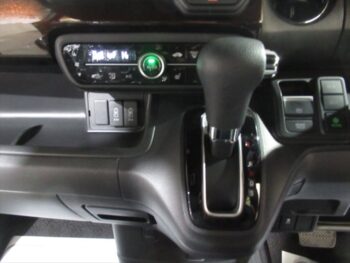 N-BOXカスタム L コーディネートスタイル　ナビ　バックカメラ　後期型　4WD