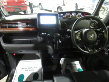 N-BOXカスタム L コーディネートスタイル　ナビ　バックカメラ　後期型　4WD