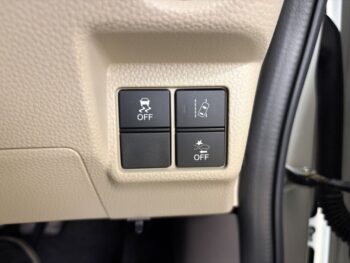 N-BOX G・スロープLホンダセンシング　福祉車両車いす仕様　純正ナビ・TV・バックカメラ　４WD