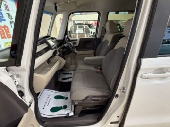 N-BOX G・スロープLホンダセンシング　福祉車両車いす仕様　純正ナビ・TV・バックカメラ　４WD