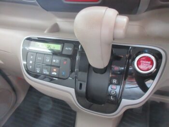 N-BOX G　Lパッケージ　4WD