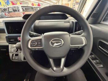 タント X　未使用車　４WD