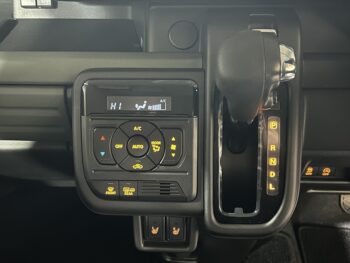 スペーシアギア ハイブリッド　XZ　未使用車　4WD