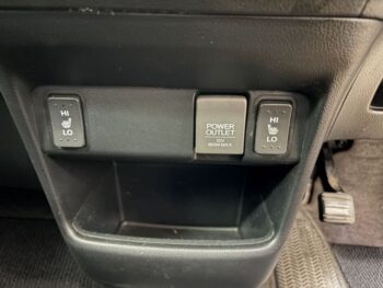 N-BOXカスタム SSパッケージ　ナビ装着用スペシャルパッケージ　純正ナビ・TV・バックカメラ　４WD