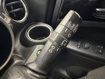 N-BOXカスタム SSパッケージ　ナビ装着用スペシャルパッケージ　純正ナビ・TV・バックカメラ　４WD