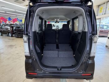 N-BOXカスタム SSパッケージ　ナビ装着用スペシャルパッケージ　純正ナビ・TV・バックカメラ　４WD