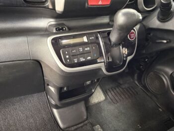 N-BOXカスタム SSパッケージ　ナビ装着用スペシャルパッケージ　純正ナビ・TV・バックカメラ　４WD